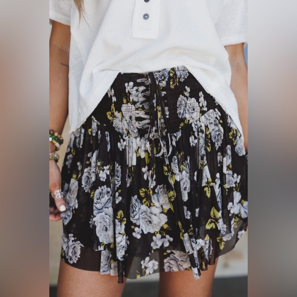 NWT Listicle Boho Floral Print Corset Lace Up Front Mini Skirt Shorts Skort - Picture 8 of 11